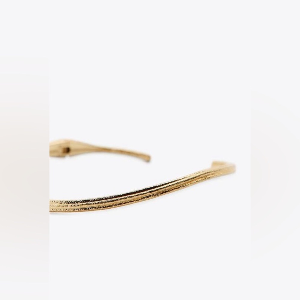 NWT. Zara Golden Textured Metal Choker Necklace. - Picture 4 of 9